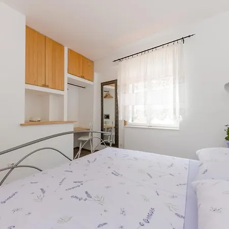 Vakantiehuis Dvor - Old Town Stone House