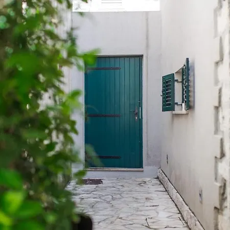 Dvor - Old Town Stone House تروغير