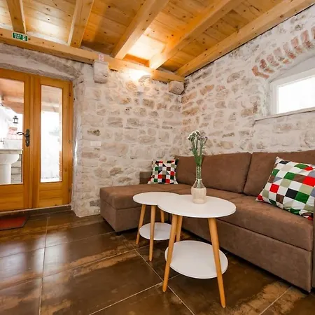 بيت للعطل Dvor - Old Town Stone House *